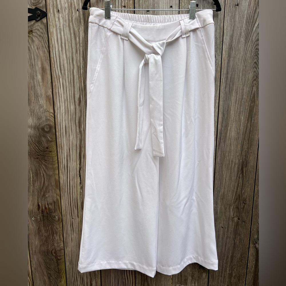 CATO Optic White Elastic Waist Tie Capri Pants Women’s Small NWT NEW